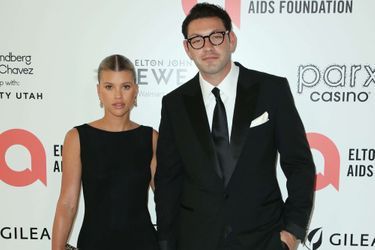 Sofia Richie et son fiancé Elliot Grainge lors de "l'AIDS Foundation Academy Awards Viewing Party", à Los Angeles, le 27 mars 2022.