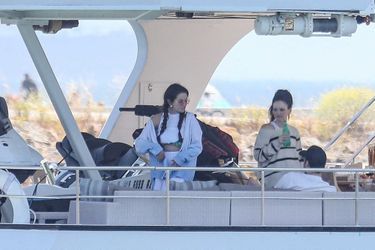 Selena Gomez et une amie sur le Leight Star Yacht, le 31 mai 2022.