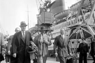 «Clark Gable débarquant du Liberté au Havre, a choisi pour mot de passe : “I like Ike”. Il est un des meilleurs supporters d&#039;Eisenhower.» - Paris Match n°166, 17 mai 1952