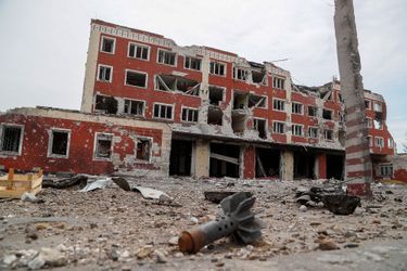 Un bâtiment détruit pendant le conflit Ukraine-Russie dans la ville de Rubizhne dans la région de Luhansk, Ukraine le 1er juin 2022.