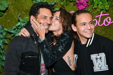 Tomer Sisley et sa compagne Sandra, avec le fils de celle-ci, Dino Zeitoun (14 ans). 