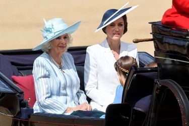 Camilla Parker Bowles, duchesse de Cornouailles, et Kate Middleton, duchesse de Cambridge avec ses enfants à la cérémonie &quot;Trooping the Colour&quot; à Londres, le 2 juin 2022