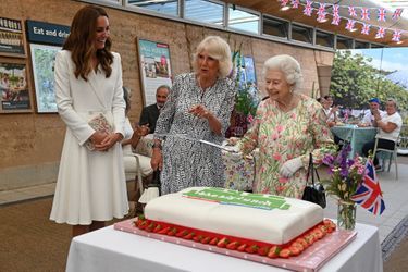 Kate Middleton, Camilla duchesse de Cornouailles et Elizabeth II en marge du sommet du G7 à Cornwall, le 11 juin 2021. 