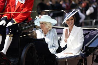 Kate Middleton avec Camilla, duchesse de Cornouailles lors de la parade Trooping The Colour célébrant le jubilé d'Elizabeth II, à Londres, le 2 juin 2022.
