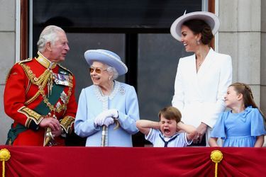 Elizabeth II, Kate Middleton et ses enfants, Charlotte et Louis, au balcon du palais de Buckingham pour la parade Trooping The Colour célébrant le jubilé de platine de la reine. Le 2 juin 2022 à Londres.