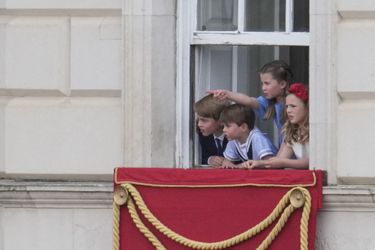 Le prince George, la princesse Charlotte et le prince Louis avec leur cousine Mia Tindall au balcon de Buckingham lors de la parade Trooping The Colour célébrant le jubilé de platine de la reine. Le 2 juin 2022 à Londres.