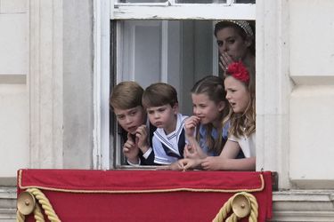 George, Louis, Charlotte de Cambridge avec leur cousine Mia Tindall au balcon du palais de Buckingham lors de la parade Trooping The Colour célébrant le jubilé de platine de la reine. Le 2 juin 2022 à Londres.