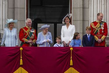 La famille royale britannique au balcon du palais de Buckingham lors de la parade Trooping The Colour célébrant le jubilé de platine de la reine. Le 2 juin 2022 à Londres.