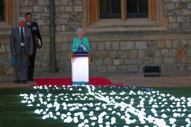 La reine Elizabeth II devant son château de Windsor, le 2 juin 2022