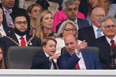 Le prince William et son fils le prince George au grand concert "Platinium Party at the Palace" célébrant le jubilé de platine d'Elizabeth II devant le palais de Buckingham, à Londres, le 4 juin 2022. 