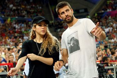 Shakira et Gerard Piqué assistent au quart de finale de la Coupe du monde de basket-ball entre les États-Unis et la Slovénie à Barcelone le 9 septembre 2014.
