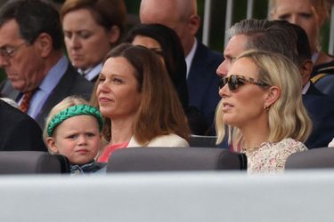 Zara Phillips et sa fille Lena à la parade du Jubilé de platine de la reine Elizabeth II à Londres, le 5 juin 2022