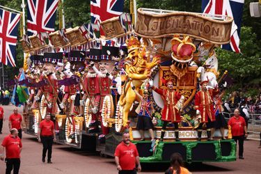 Parade célébrant le jubilé de platine d'Elizabeth II, devant le palais de Buckingham à Londres, le 5 juin 2022.