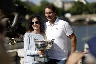 Rafael Nadal et sa femme sur le pont Alexandre III, à Paris, le 6 juin 2022.