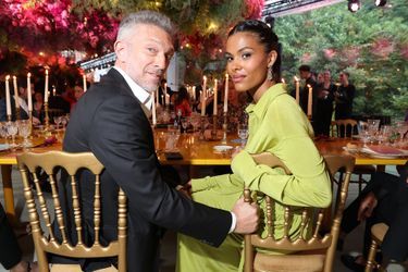 Tina Kunakey et son époux Vincent Cassel lors de la soirée «Bulgari Eden The Garden of Wonders», le 6 juin 2022, à Paris.