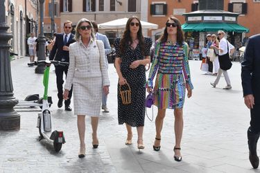 La princesse Caroline de Monaco, sa belle-fille Tatiana Santo Domingo et sa fille Charlotte Casiraghi assistent à un mariage d'amis à la basilique San Lorenzo in Lucina à Rome, le 4 juin 2022. 
