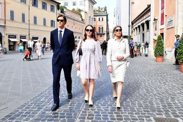 La princesse Alexandra de Hanovre et son compagnon Ben-Sylvester Strautmann, la princesse Caroline de Monaco se rendent à un mariage à la basilique San Lorenzo in Lucina à Rome, le 4 juin 2022. 