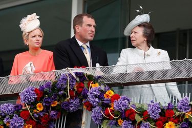 Peter Phillips avec sa mère la princesse Anne et sa compagne Lindsay Wallace au Derby d'Epson, le 4 juin 2022