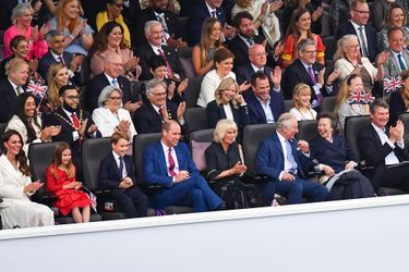 Peter Phillips, ses filles et sa compagne Lindsay Wallace, avec la famille royale lors du concert du Jubilé de platine de la reine Elizabeth II, le 4 juin 2022
