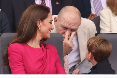 Kate Middleton et son fils le prince Louis, réprimandé par Mike Tindall, lors du jubilé de platine d'Elizabeth II à Londres, le 5 juin 2022.