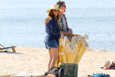 Julia Roberts et Ethan Hawke sur le tournage de «Leave The World Behind», le 6 juin 2022, à Sunken Meadow State Park, à New York.