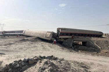 "Vingt et une personnes ont trouvé la mort dans l'accident", a affirmé mercredi soir le chef des services d'urgence de la province de Yazd, Ahmad Dehghan, cité par la télevision d'Etat IRIB. 