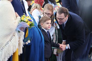 Le prince Oscar de Suède, la princesse Estelle et leur père le prince Daniel au musée de plein air de Skansen, le 6 juin 2022, jour de la Fête nationale