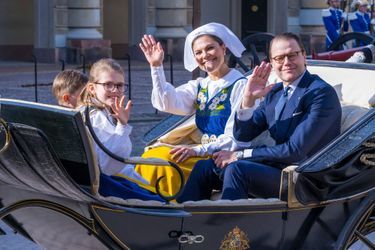 La princesse héritière Victoria de Suède, le prince Daniel et leurs enfants à Stockholm, le 6 juin 2022, jour de la Fête nationale