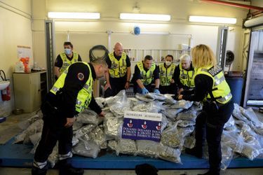 Au poste-frontière d’Hendaye, les 237 kilos de cannabis, conditionnés sous vide, trouvés dans un camion lors d’un contrôle de routine sur l’autoroute A63, le 2 février.