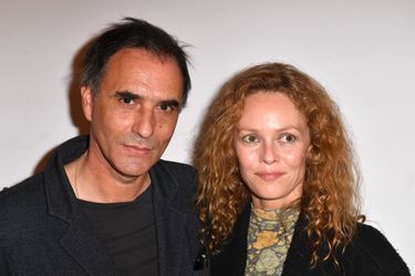 Vanessa Paradis et son mari Samuel Benchetrit lors de l'anniversaire de l'hôtel Les Jardins du Faubourg à Paris le 9 juin 2022. 