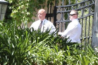 Les forces de l'ordre sur place après l'intrusion de Jason Alexander, premier mari de Britney Spears, pendant son mariage avec Sam Asghari, le 9 juin 2022.