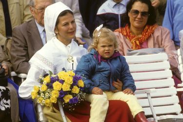 La princesse Madeleine de Suède avec sa mère la reine Silvia, en 1985 