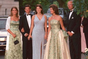 La princesse Madeleine de Suède avec ses parents, sa sœur et son frère, le 7 juillet 1999