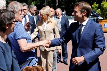 Emmanuel Macron et son épouse Brigitte votent au Touquet, dimanche pour le premier tour des législatives. 