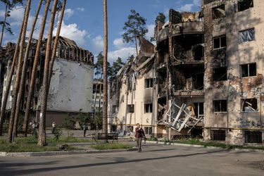Des bâtiments détruits à Irpin, à l'extérieur de Kiev, le 9 juin.