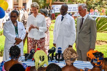 La reine Mathilde et le roi des Belges Philippe avec Dr Denis Mukwege à l'hôpital Panzi à Bukavu, le 12 juin 2022