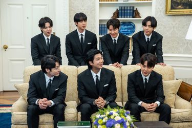 Les sept membres de BTS, invités à la Maison-Blanche début juin pour s'exprimer contre le racisme anti-asiatique.