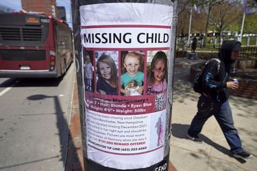 Une affiche montrant le visage de la petite Harmony, qui avait 5 ans au moment de sa disparition.