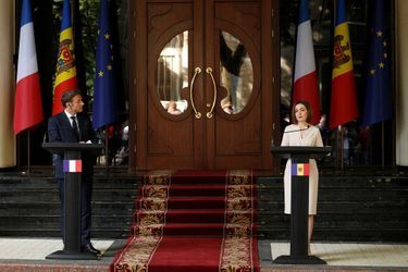 Emmanuel Macron et son homologue moldave Maia Sandu, mercredi.
