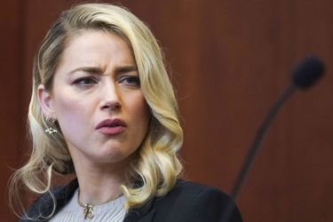 Amber Heard lors de son procès contre son ex-mari Johnny Depp au tribunal de Fairfax, en Virginie, le 18 mai 2022.
