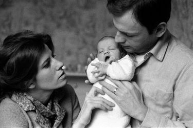 Jean-Louis Trintignant et Nadine Trintignant avec leur fille Marie Trintignant en 1962.