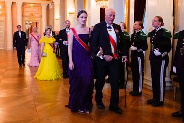La princesse Ingrid Alexandra de Norvège avec son grand-père le roi Harald V à Oslo, le 17 juin 2022