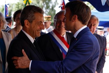 L&#039;ancien chef de l&#039;Etat Nicolas Sarkozy, le président du Sénat Gérard Larcher et le préfet de police de Paris Didier Lallement y assistaient également.