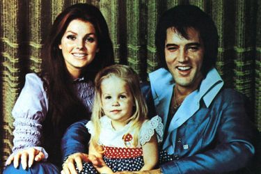 Photo de famille : Priscilla et Elvis avec leur fille Lisa Marie dans les années 1970. 