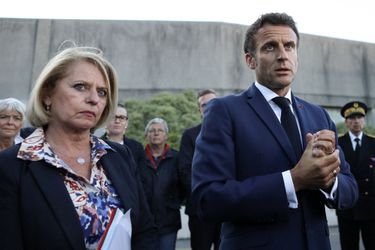 Brigitte Bourguignon auprès d'Emmanuel Macron.