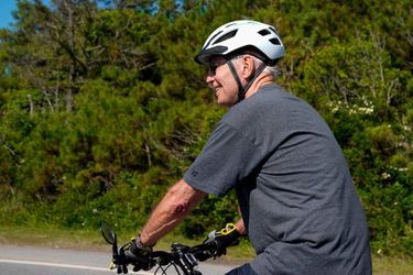Joe Biden lors d&#039;une sortie à vélo à Rehoboth Beach, dans le Delaware, le 18 juin 2022.