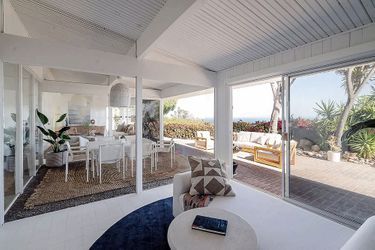 Emma Stone a vendu sa demeure, située à Los Angeles, pour la somme de 4,5 millions de dollars, soit près de 4,3 millions d'euros.