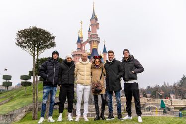 En dehors des terrains de foot, les Zidane profitent de moments en famille. Le 5 mars 2022, la tribu s&#039;est accordée une petite escapade à Disneyland Paris. 