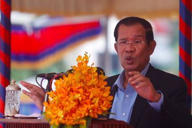 Hun Sen, 69 ans, inoxydable Premier ministre du Cambodge prépare désormais le terrain pour son fils face à une opposition en miettes. 