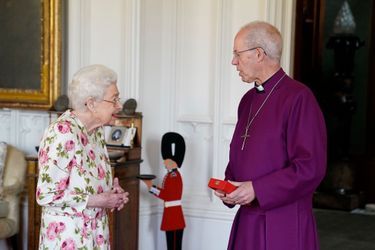 La reine Elizabeth II et Justin Welby, l’archevêque de Canterbury, dans la Oak Room du château de Windsor, le 21 juin 2022